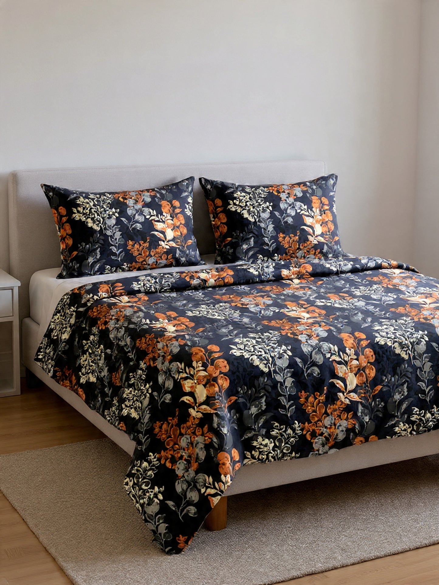 Modern Grey Leaf Print Bedsheet – Soft Fabric, Elegant Bedroom Look”