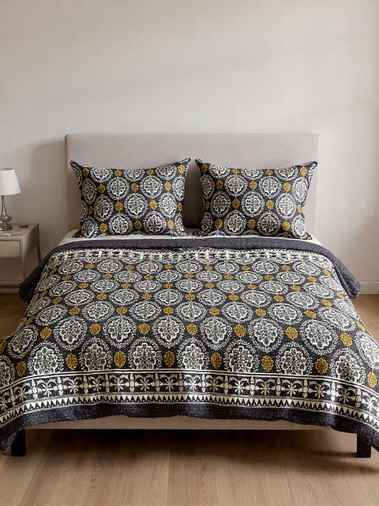 Chic Grey Bedroom Bedsheet – Smooth, Fade-Resistant & Elegant Look”